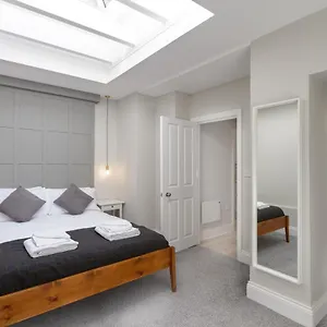 Luke Stays - Heaton Road Apartment