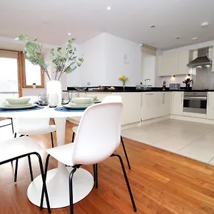 No 1 Under The Clock By Ssw - 1br, Right In The Centre, Sleeps 4 Cardiff